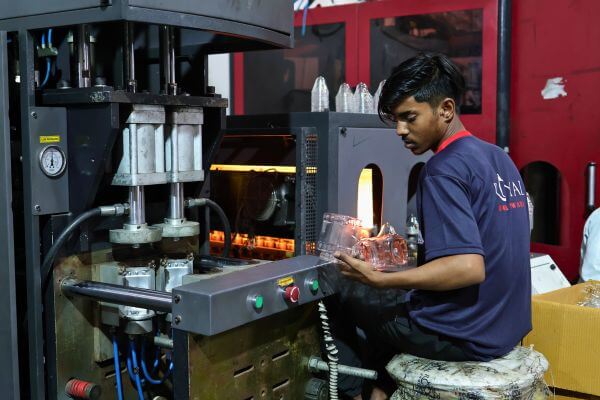 kay-plast-worker-1